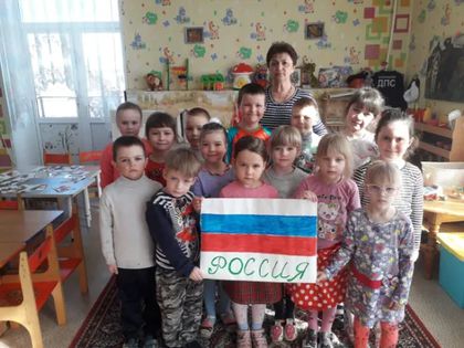 4 ноября в России отмечается День народного единства. К этой дате, в подготовительной группе, была проведена беседа с детьми "Россия -наша Родина"
