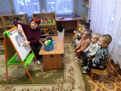 17 января в младшей группе воспитатель Буланёнкова Т.Н. провела игровую образовательную ситуацию по речевому развитию "В гости к сказке  «Рукавичка".